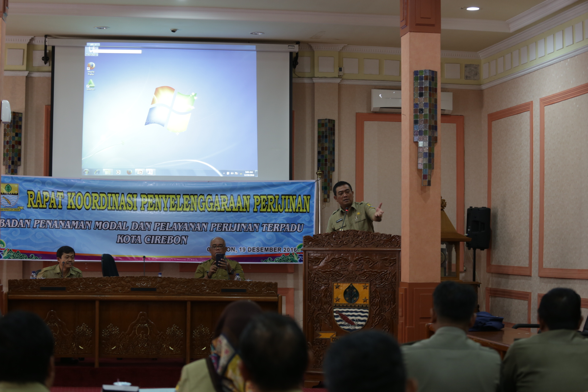 TINGKATKAN PELAYANAN PUBLIK DI TAHUN 2017 BPMPPT KOTA CIREBON GELAR RAPAT KORDINASI BERSAMA