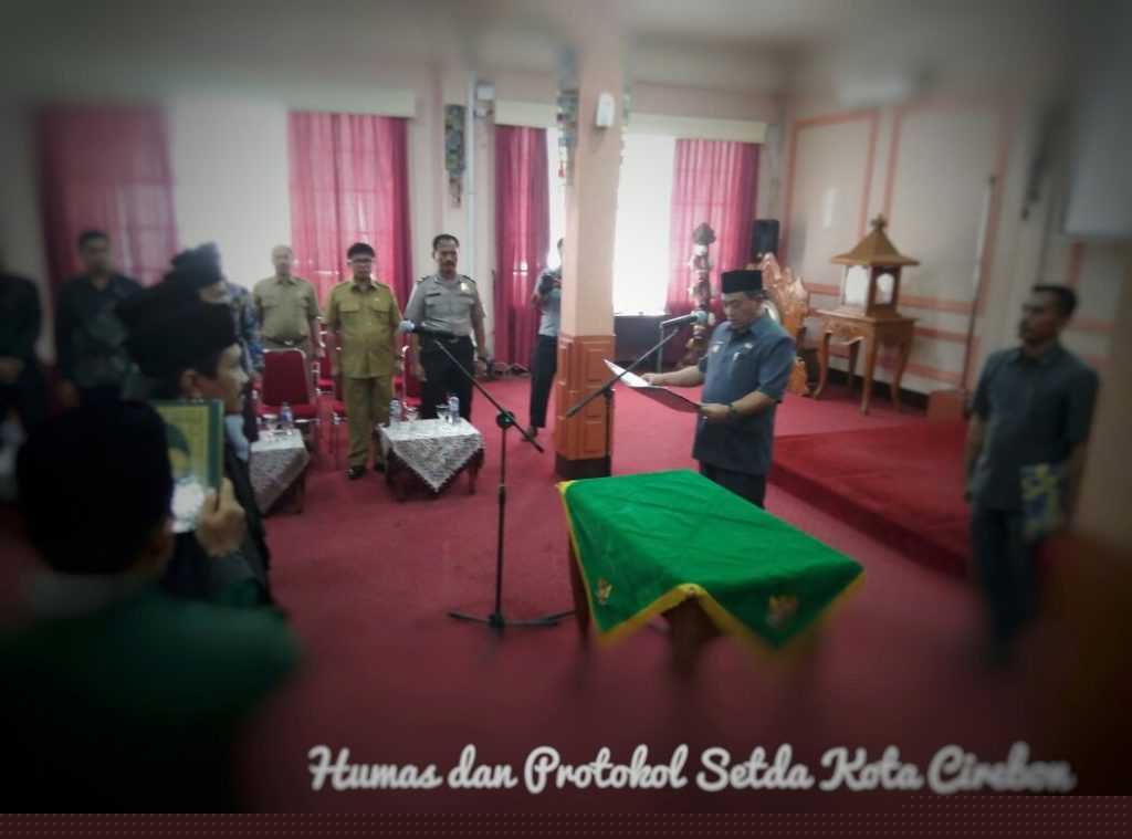 WALIKOTA RESMI MELANTIK KOMISI INFORMASI PERIODE TAHUN 2016-2020