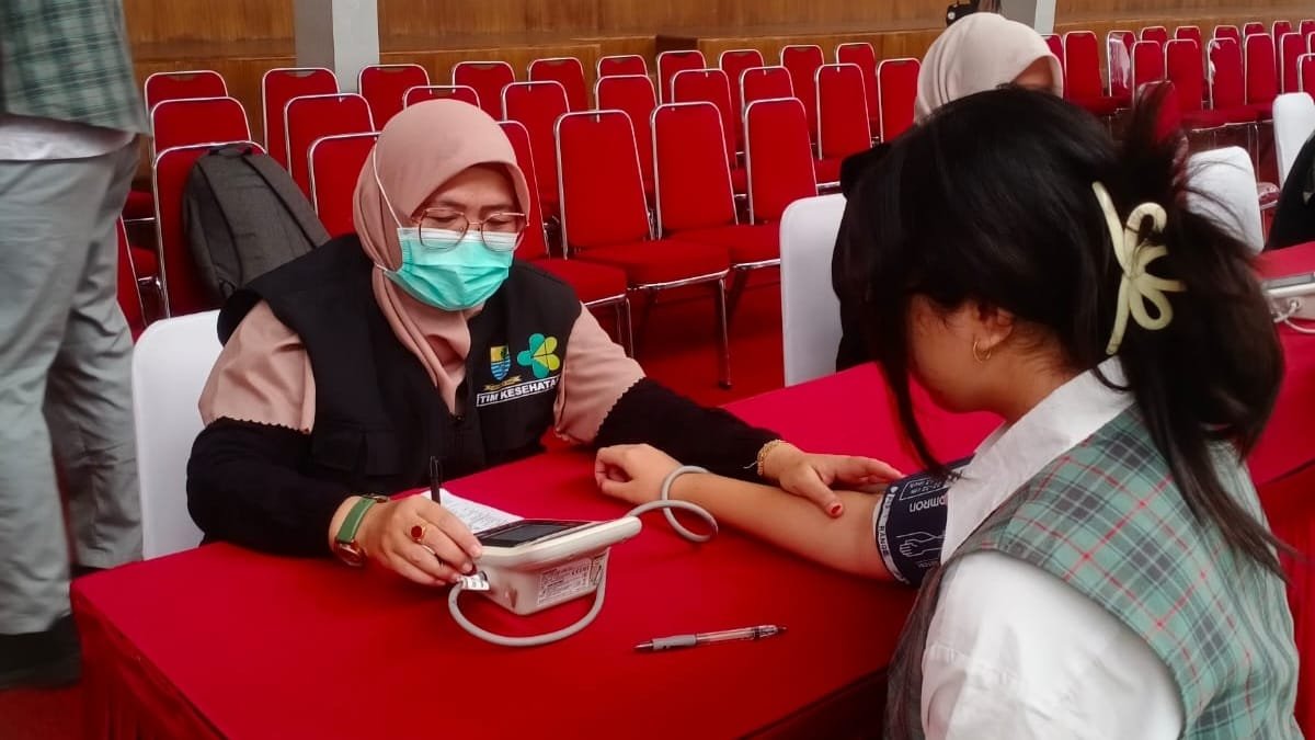 Pemeriksaan Kesehatan Gratis dan Kunjungan Kerja Wakil Presiden RI beserta rombongan di SMP-SMAK BPK Penabur Cirebon